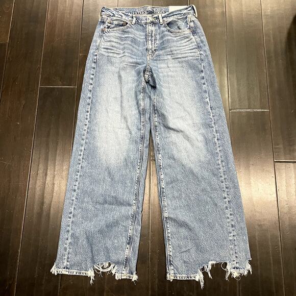 NEW American Eagle Dreamy Drape Super High Rise Baggy Wide-Leg Jean Size 8 - Picture 1 of 3